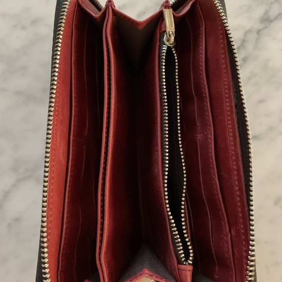 Massimo Dutti leather snake skin wallet in beautiful raspberry colour - Picture 6 of 6